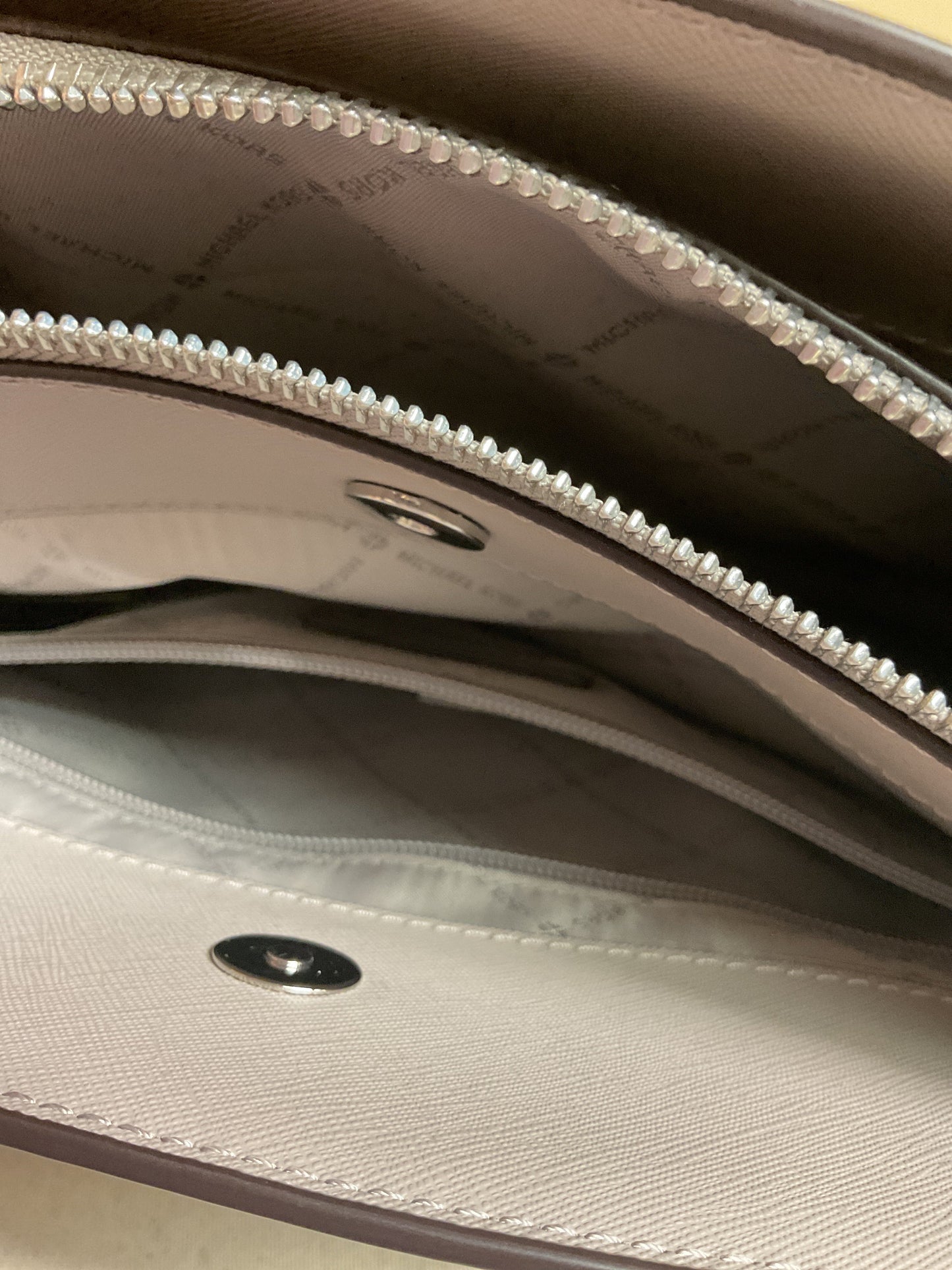 Handbag Designer By Michael Kors In Grey, Size:Medium