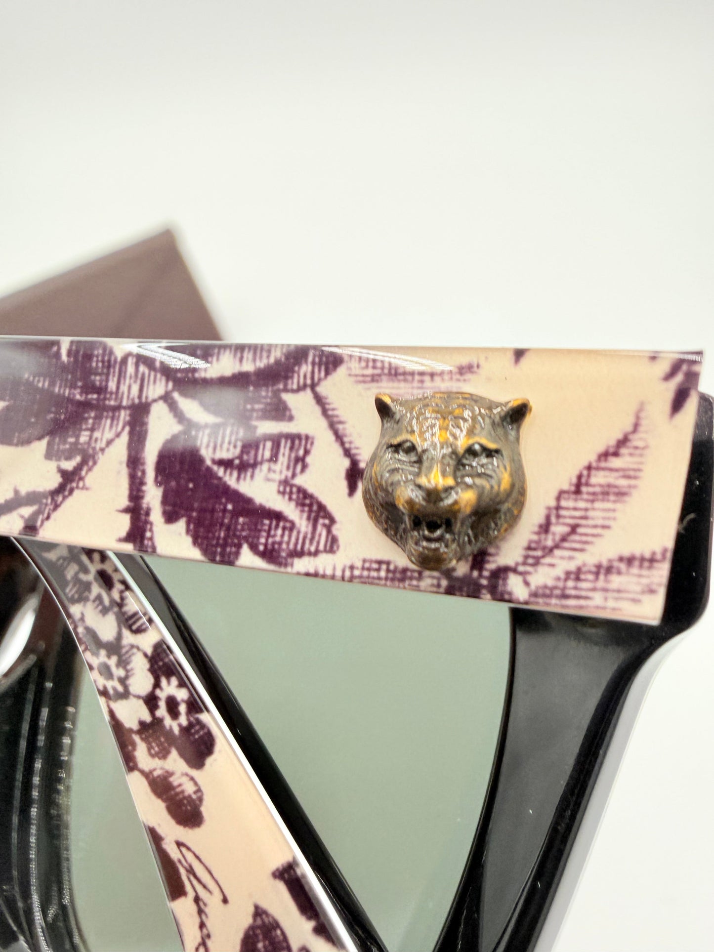 Sunglasses Luxury Designer By Gucci In Floral Print, Size: