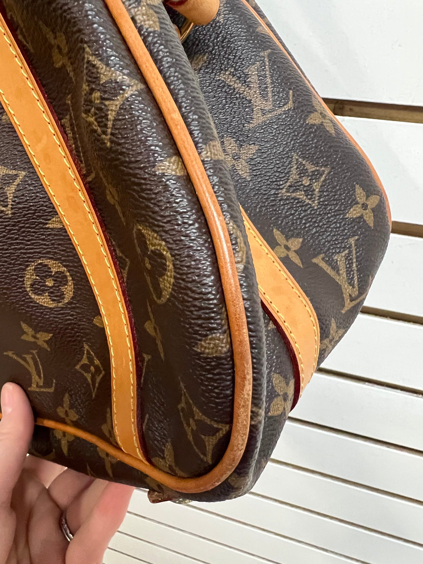 Handbag Luxury Designer By Louis Vuitton, Size: Large