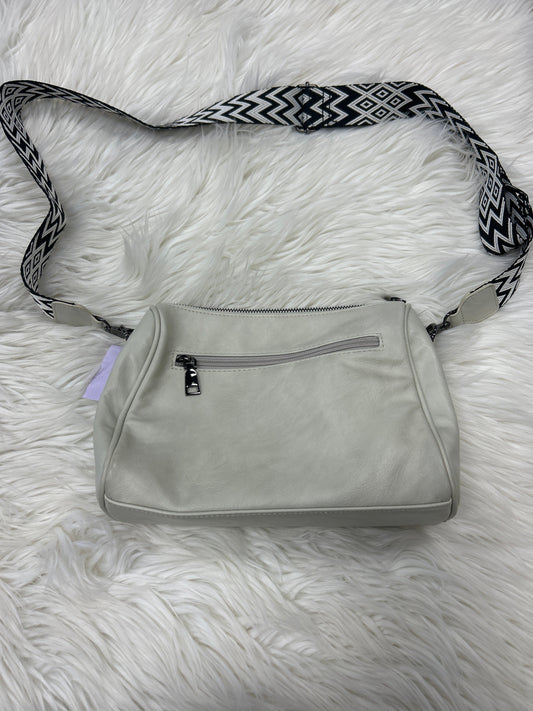 Crossbody By Cmc In Cream, Size:Large
