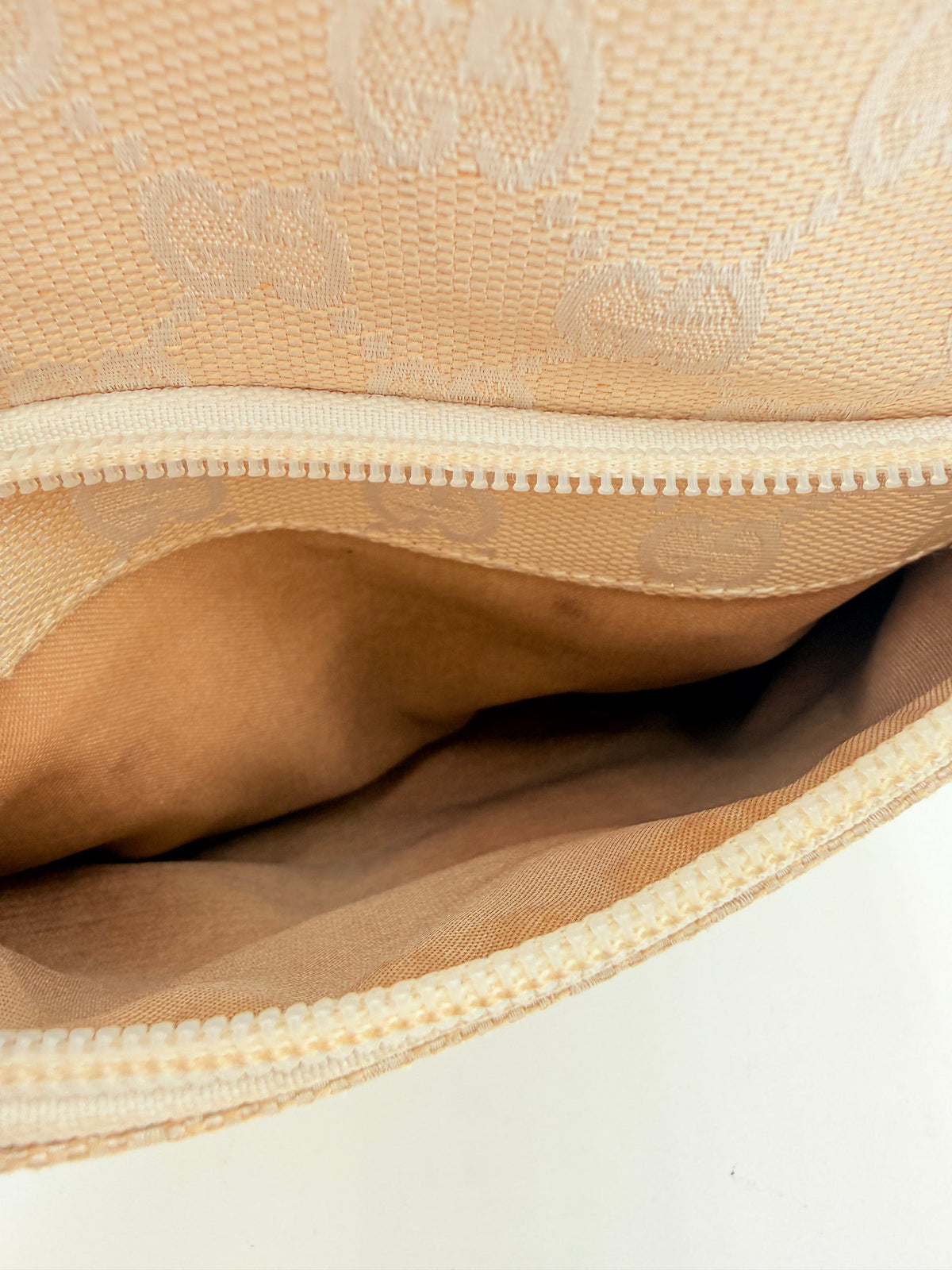 Handbag Luxury Designer By Gucci In Cream, Size:Small