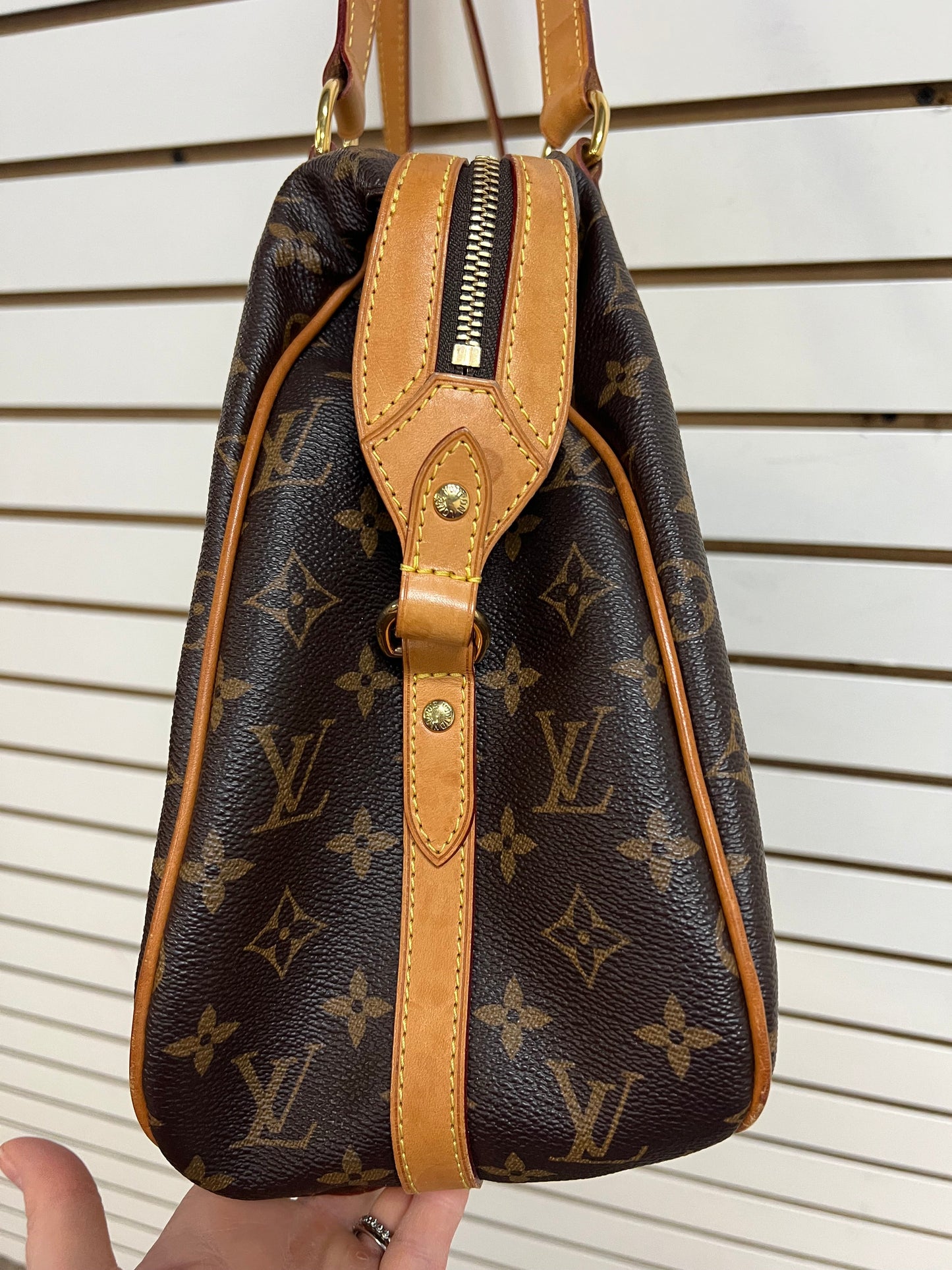 Handbag Luxury Designer By Louis Vuitton, Size: Large