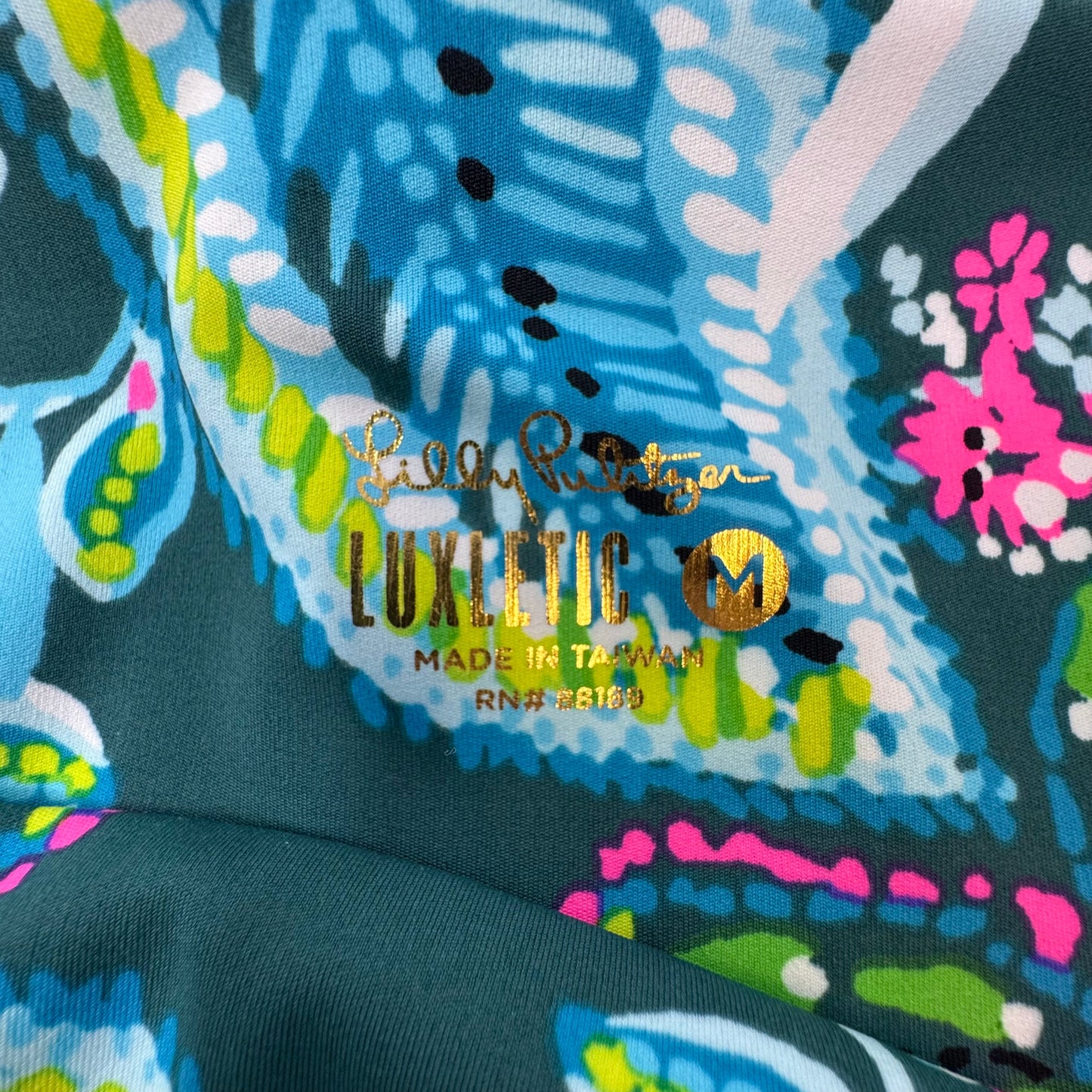 Shorts Athletic Designer By Lilly Pulitzer Luxletic In Tropical Print, Size: M