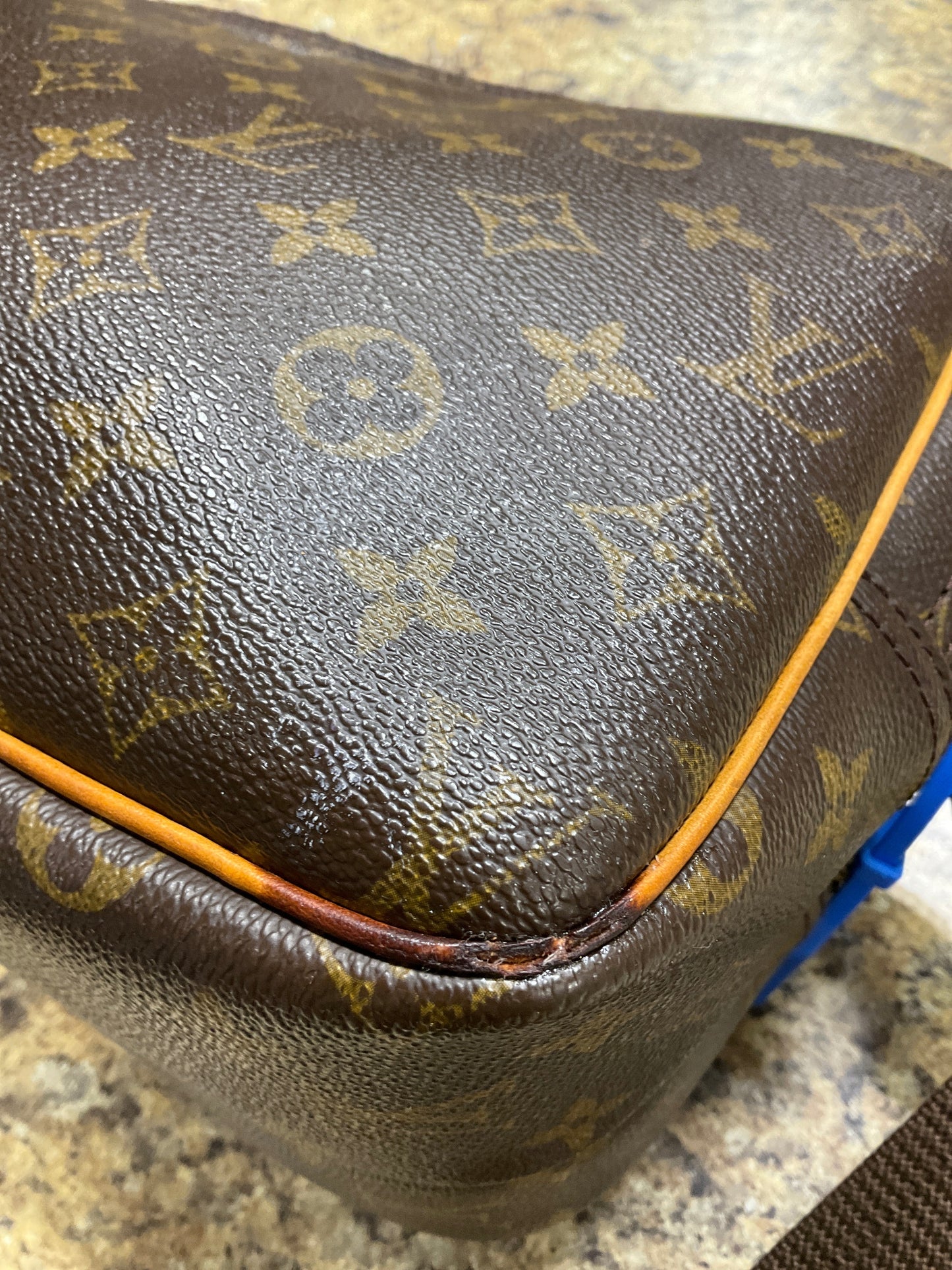 Handbag Luxury Designer By Louis Vuitton, Size: Medium