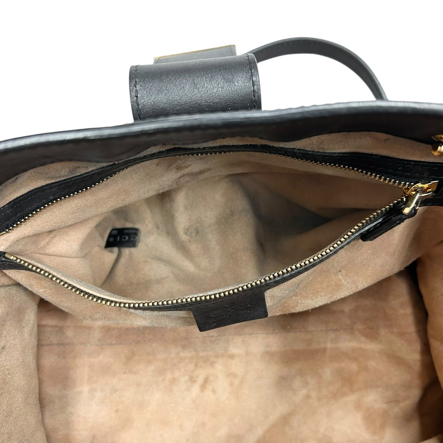 Handbag Luxury Designer By Gucci, Size: Medium