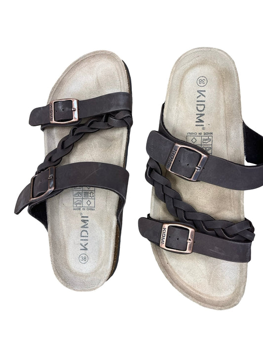 Sandals Flats By Clothes Mentor In Brown, Size:7.5