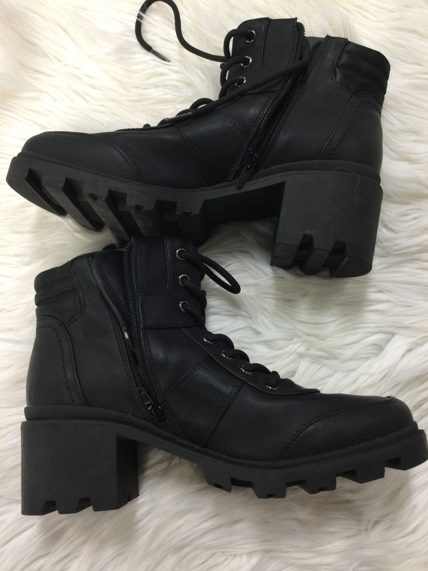 Boots Ankle Heels By Guess In Black, Size:10