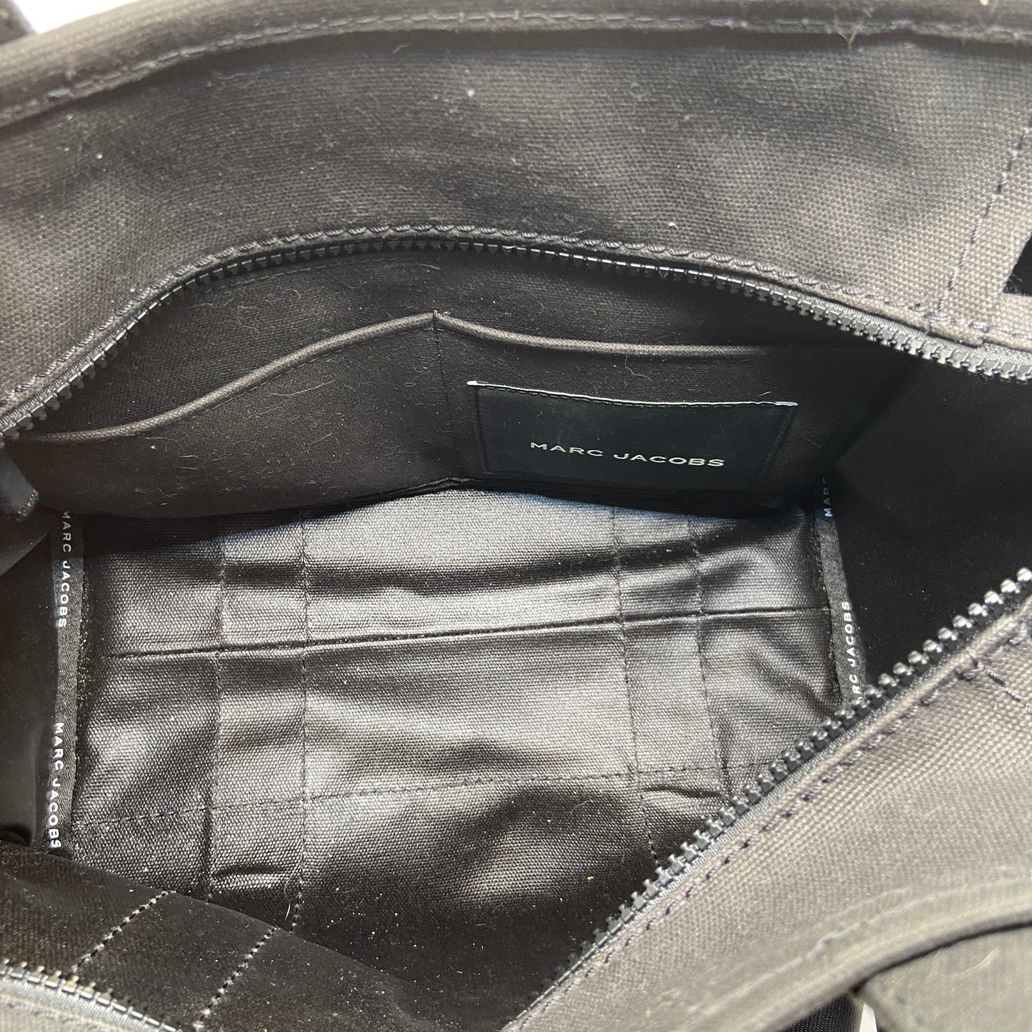 Handbag Luxury Designer By Marc Jacobs, Size: Medium