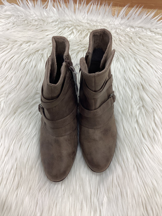 Boots Ankle Heels By Cmc In Brown, Size:9