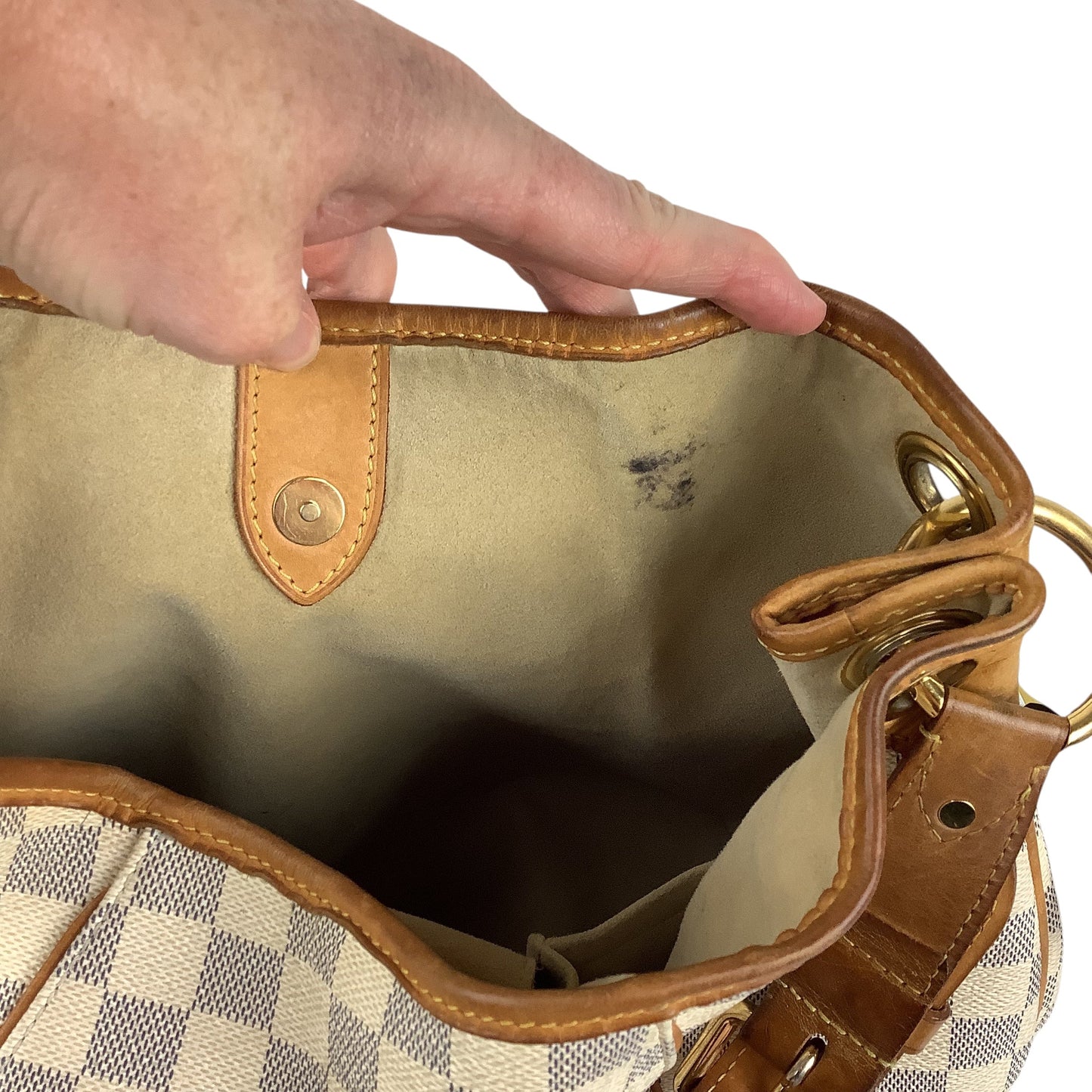 Handbag Luxury Designer By Louis Vuitton, Size: Medium