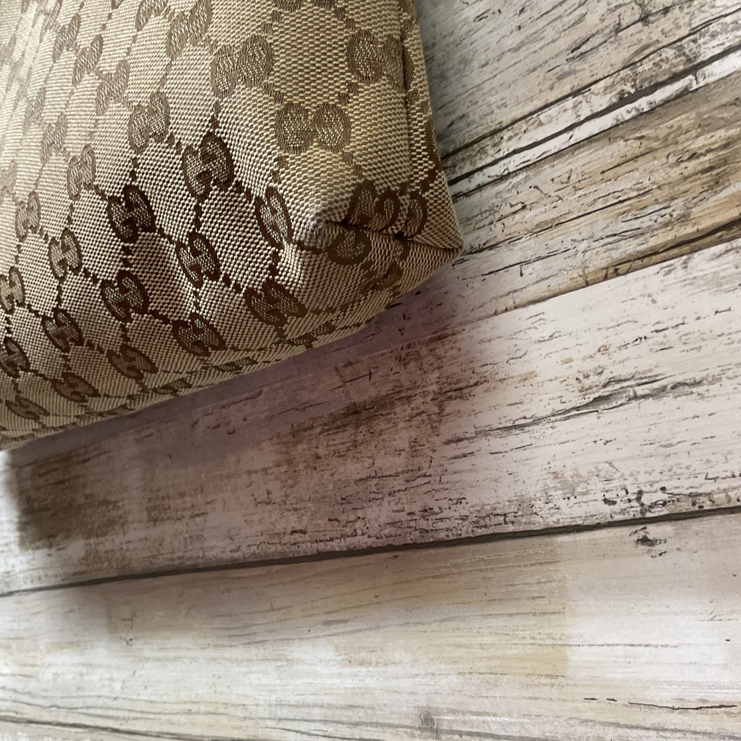 Crossbody Luxury Designer By Gucci In Cream & White, Size:Large