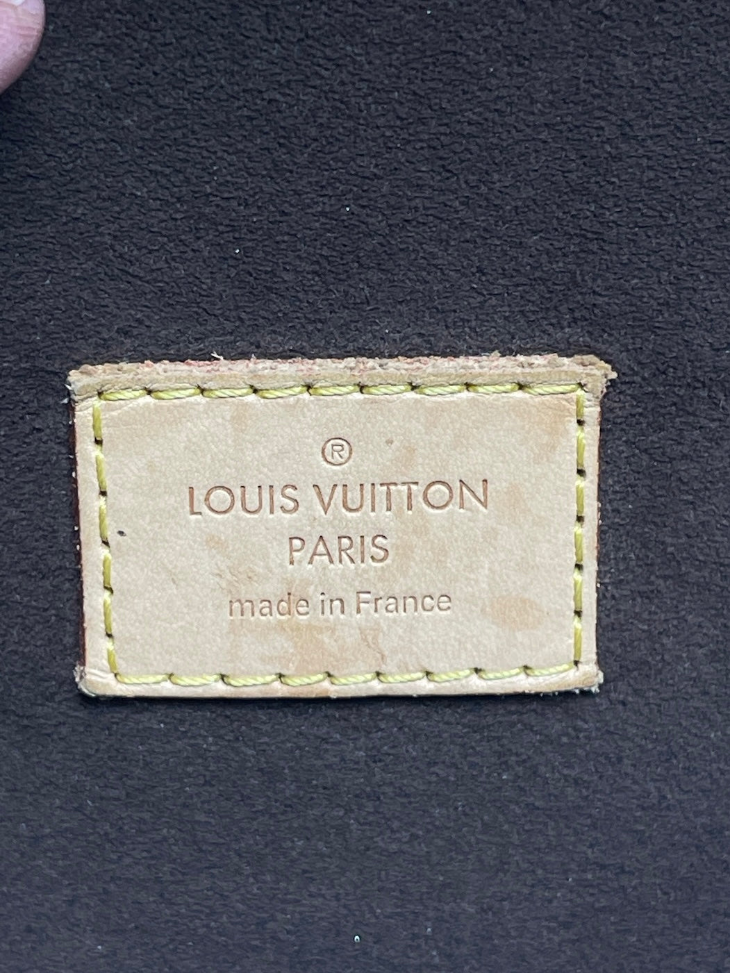 Crossbody Luxury Designer By Louis Vuitton, Size: Medium