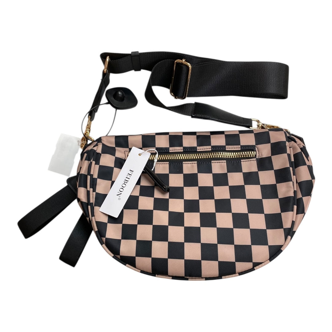 Crossbody By Clothes Mentor In Checkered Pattern, Size:Medium