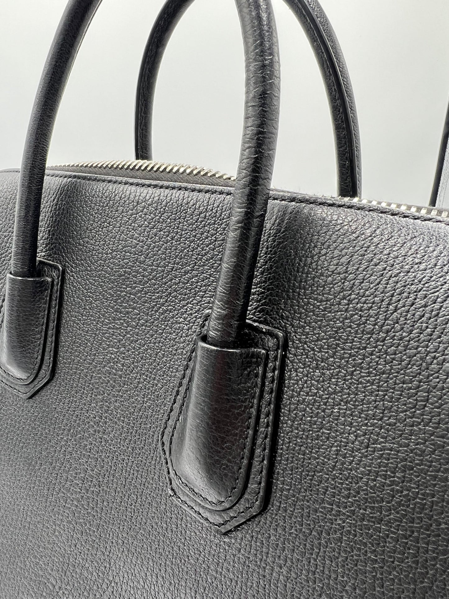Givenchy Medium Antigona Bag in Grained Leather