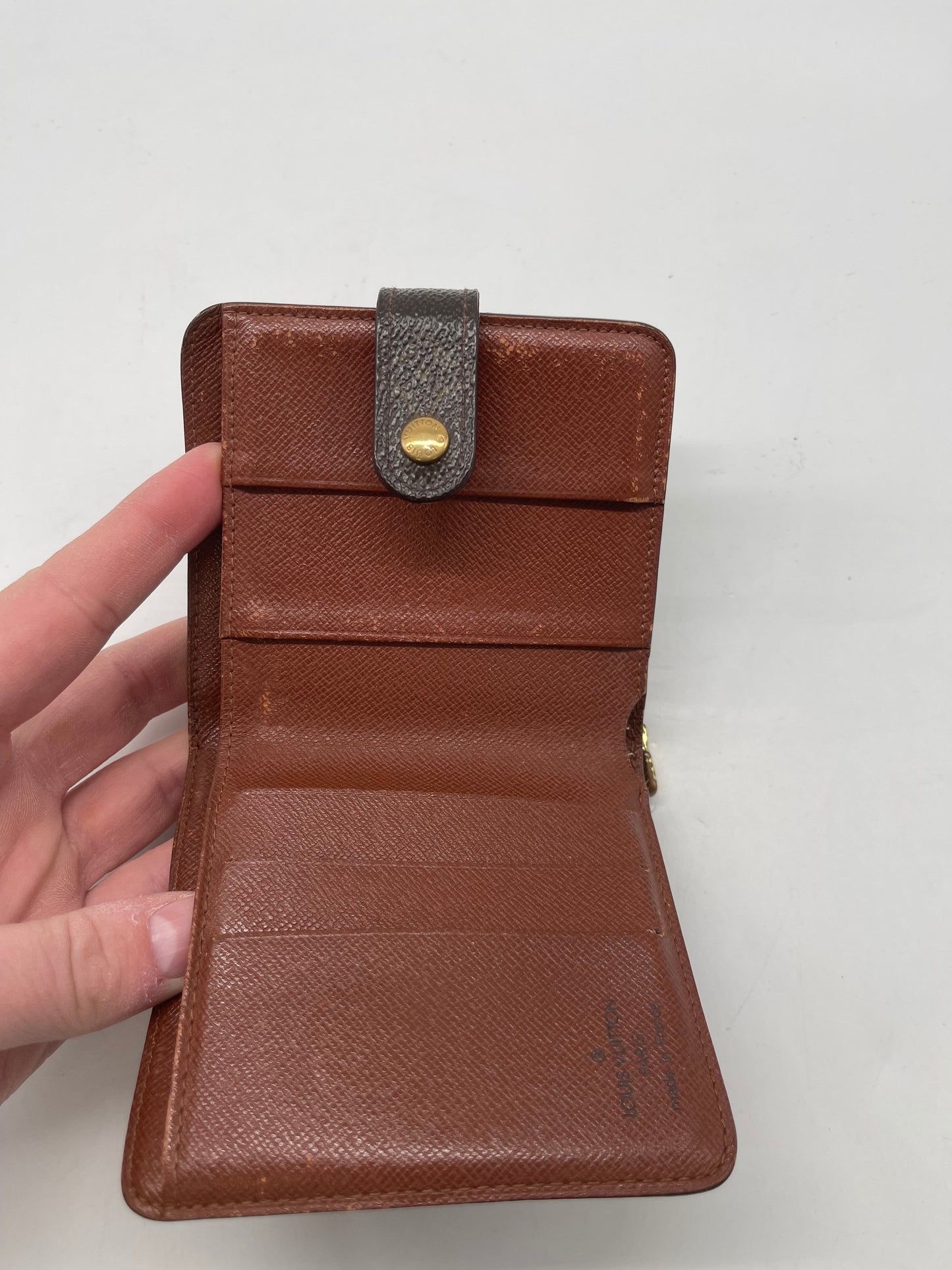 Wallet Luxury Designer By Louis Vuitton, Size: Medium