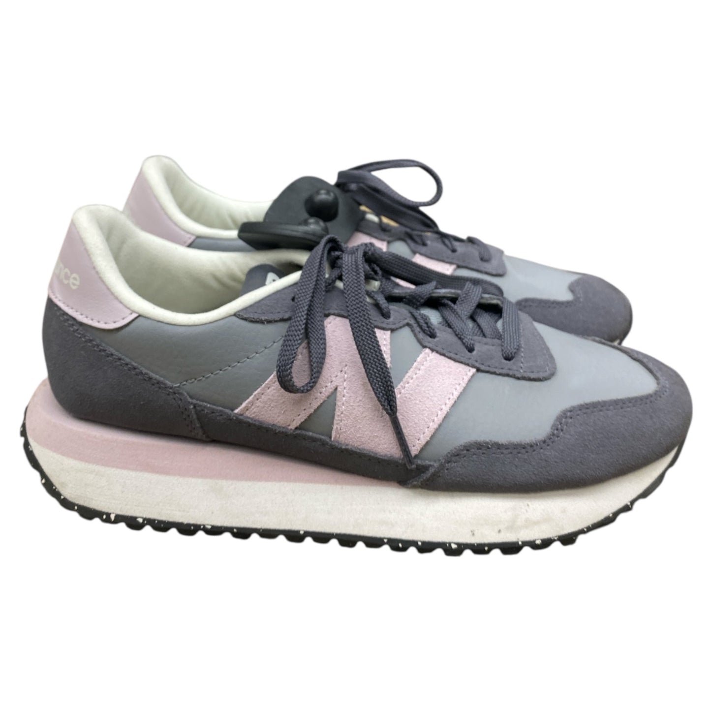 Shoes Sneakers By New Balance In Grey & Pink, Size:8