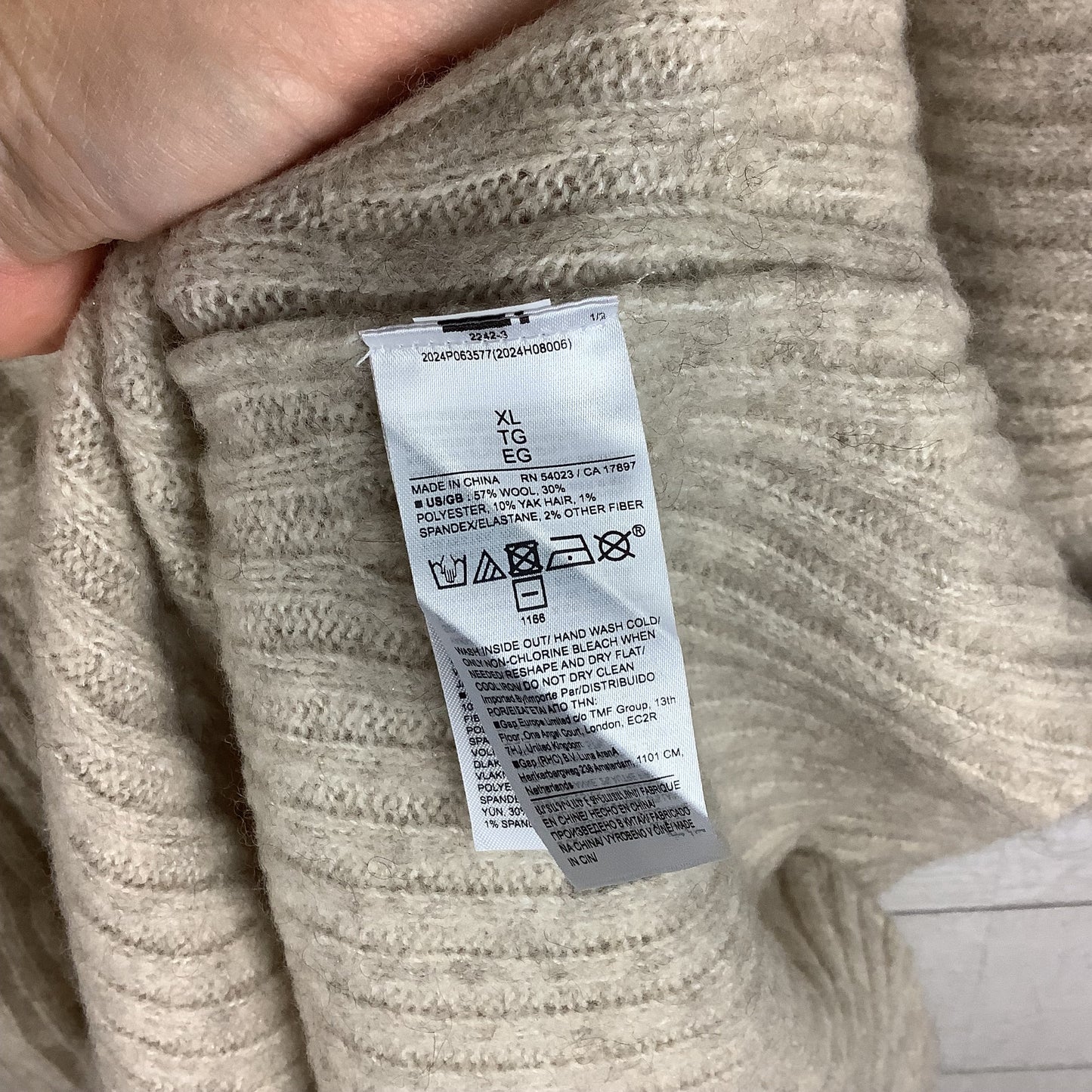 Dress Sweater By Banana Republic In Cream, Size: Xl