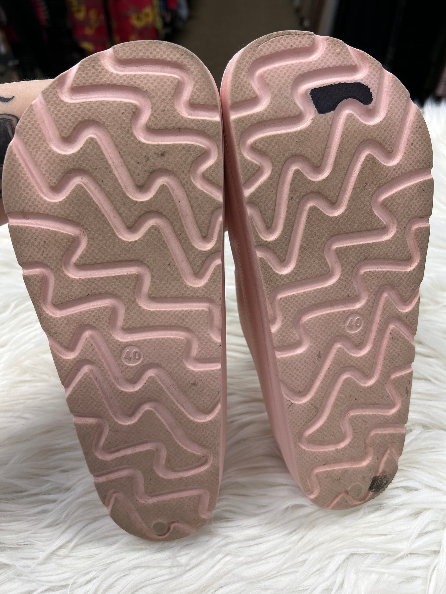 Sandals Flats By Clothes Mentor In Pink, Size:9