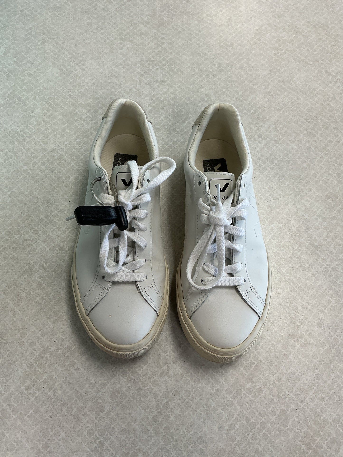 Shoes Sneakers By Veja In White, Size:6