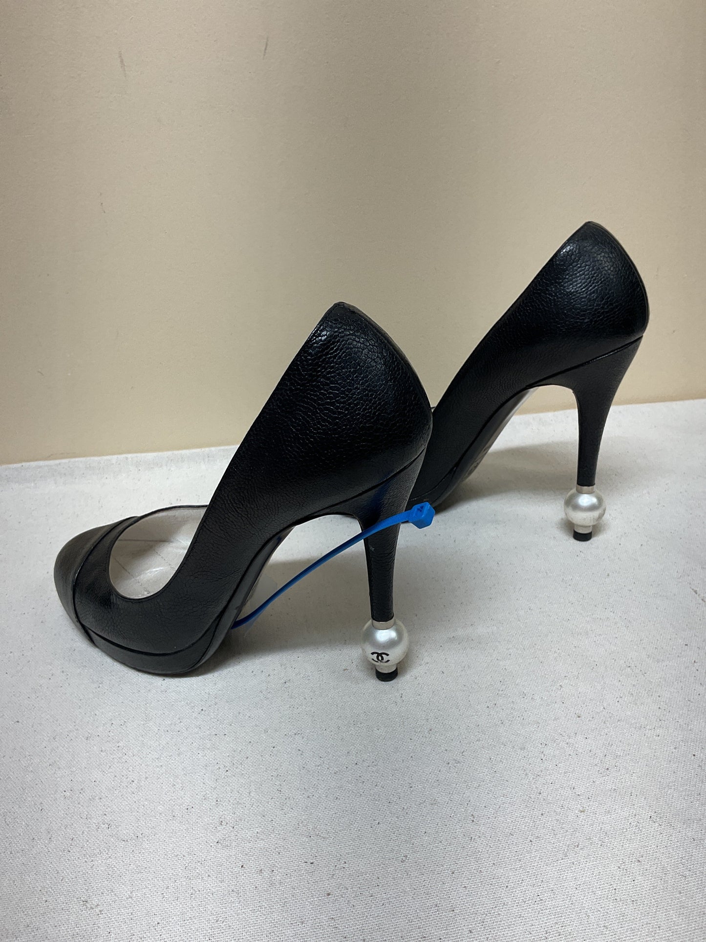 Shoes Luxury Designer By Chanel In Black, Size:8.5