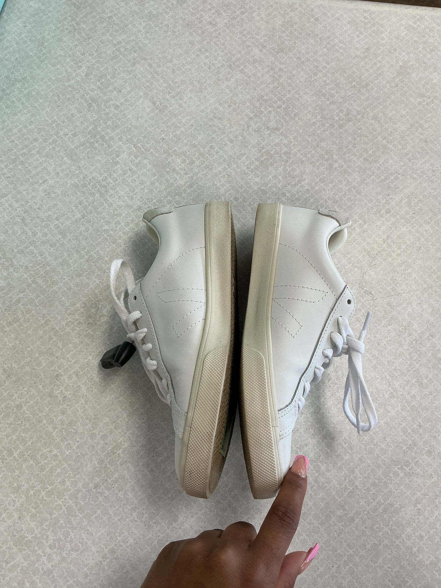 Shoes Sneakers By Veja In White, Size:6
