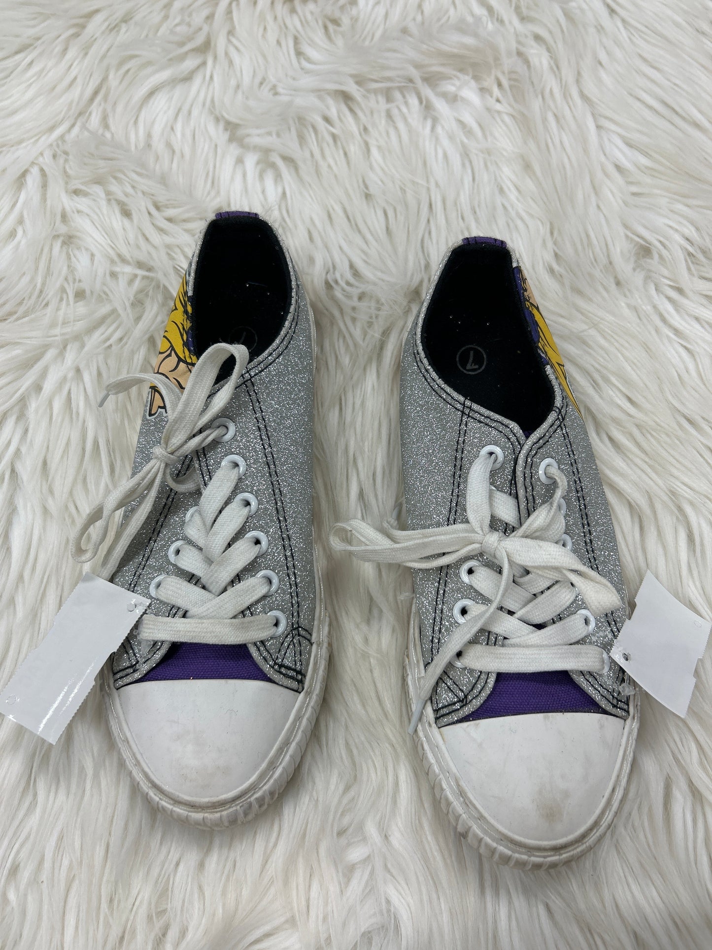 Shoes Flats By Clothes Mentor In Silver, Size:7 As Is