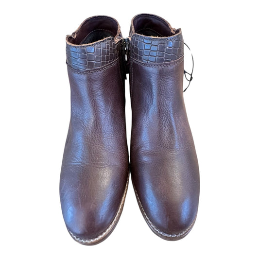 Boots Ankle Heels By SOFT WALK In Brown, Size:7