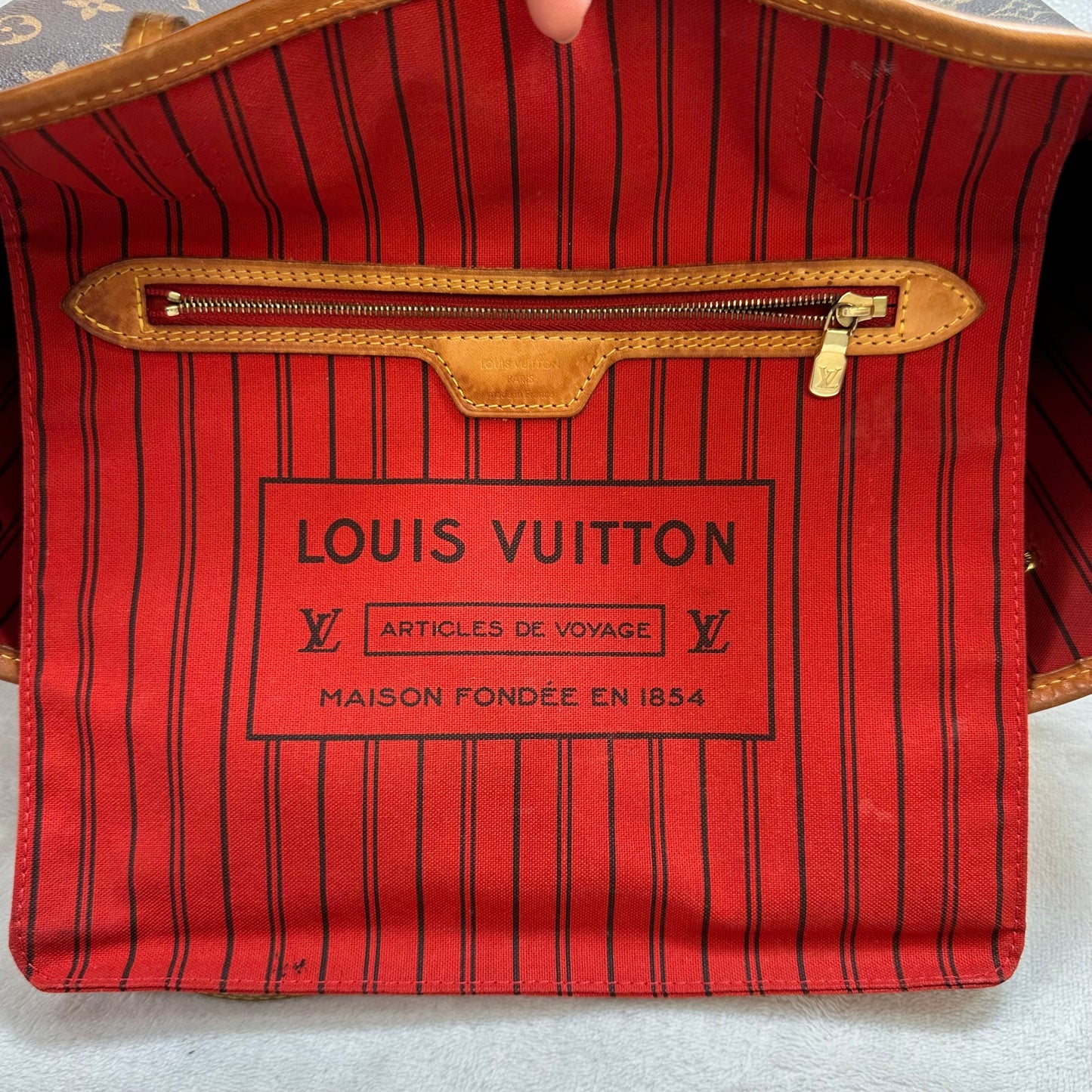 Neverfull MM Handbag Luxury Designer By Louis Vuitton, Size: Large