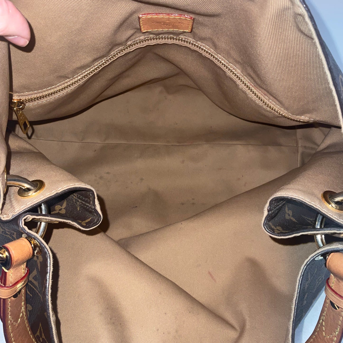 Handbag Luxury Designer By Louis Vuitton, Size: Large