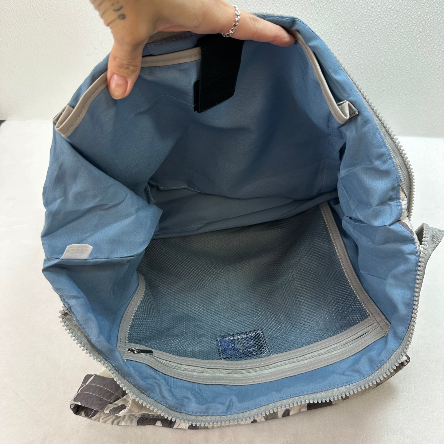 Tote By Clothes Mentor, Size: Medium