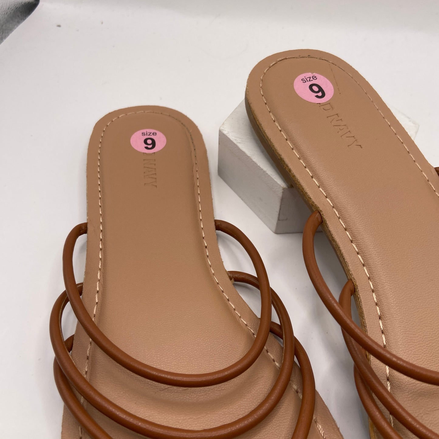 Sandals Flats By Old Navy In Brown, Size: 9