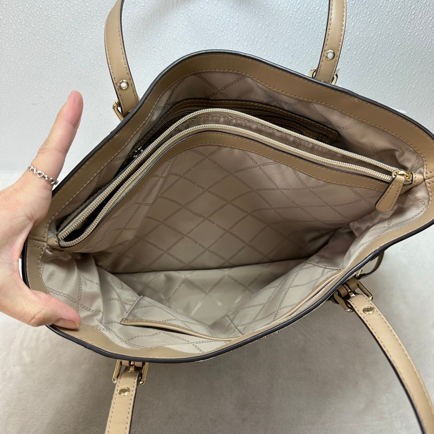 Handbag Designer By Michael Kors, Size: Medium