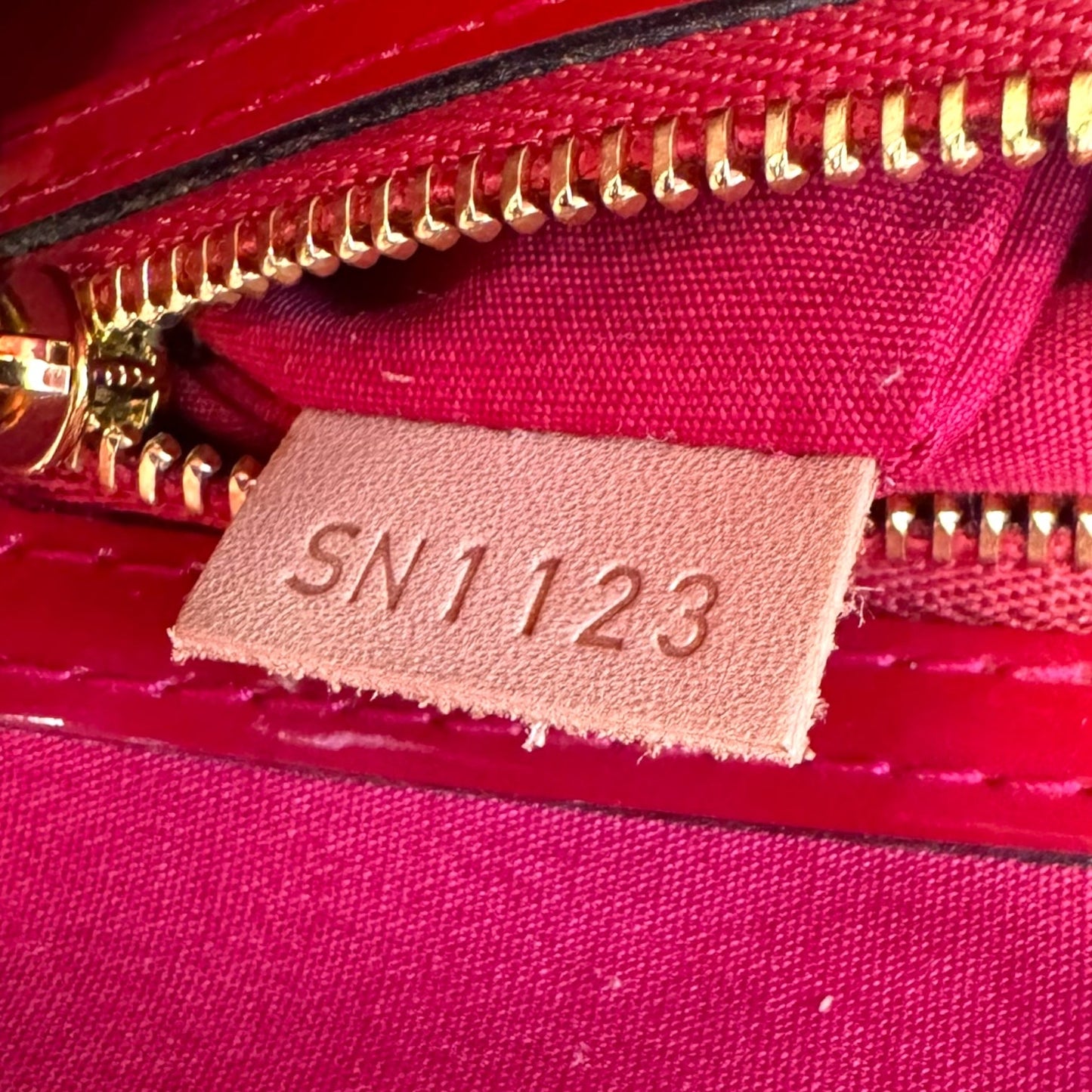 Catalina Vernis Embossed Patent Leather BB Bag in Indian Rose Luxury Designer By Louis Vuitton, Size: Small