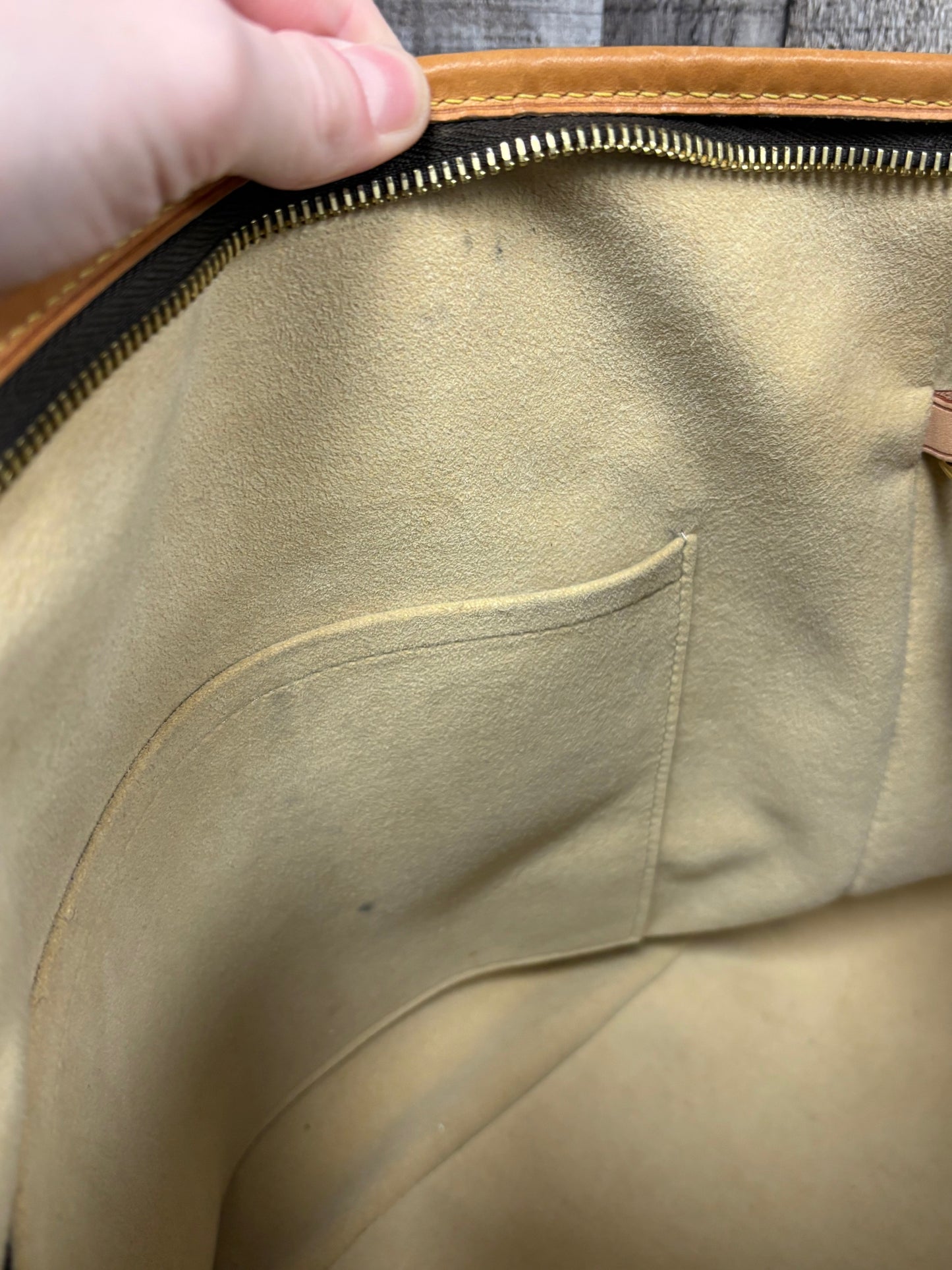 Crossbody Luxury Designer By Louis Vuitton, Size: Large