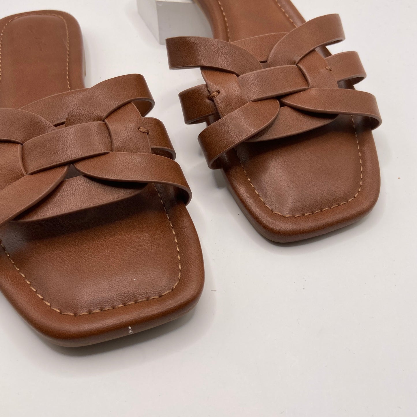 Sandals Flats By Universal Thread In Brown, Size: 7.5