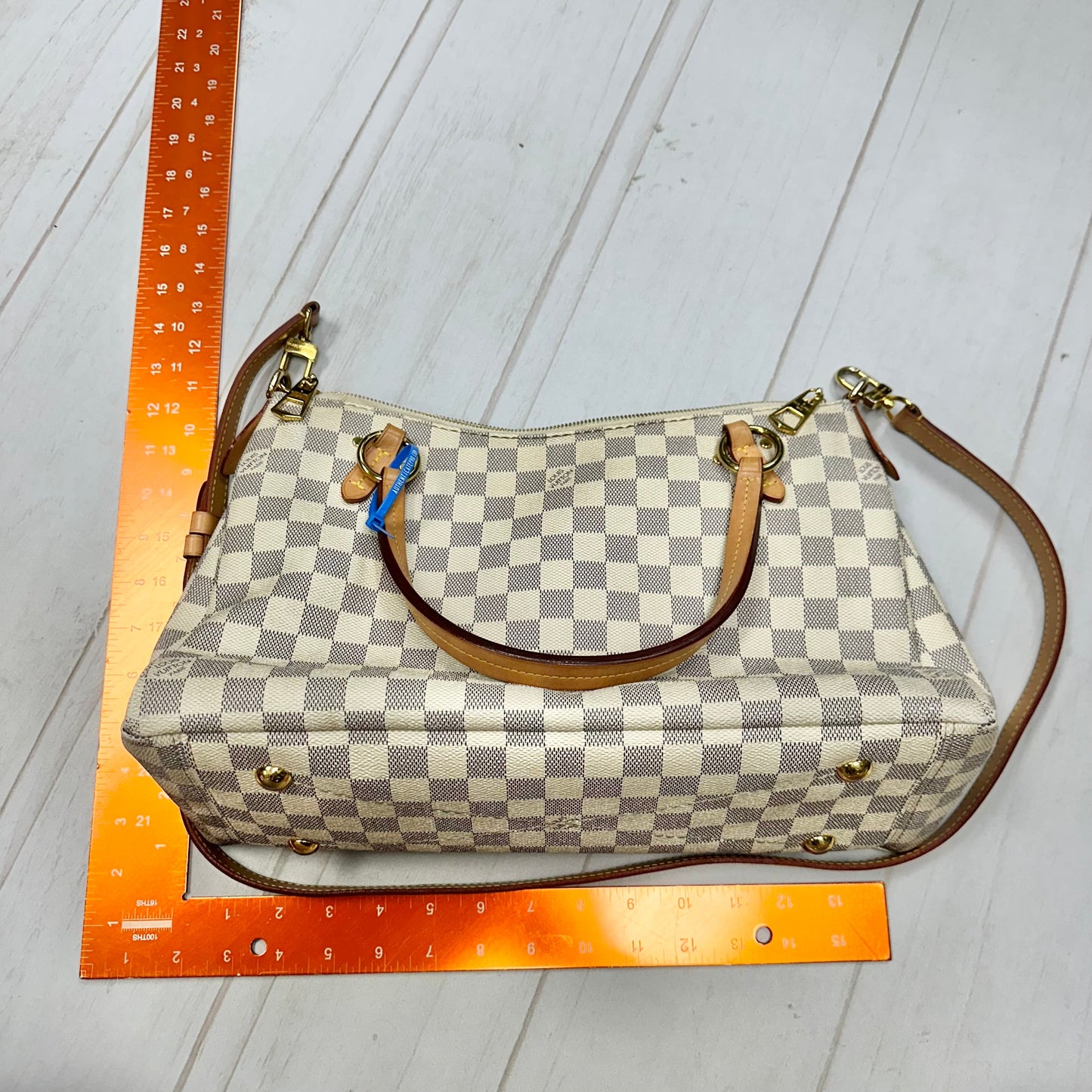 Crossbody Luxury Designer By Louis Vuitton, Size: Medium