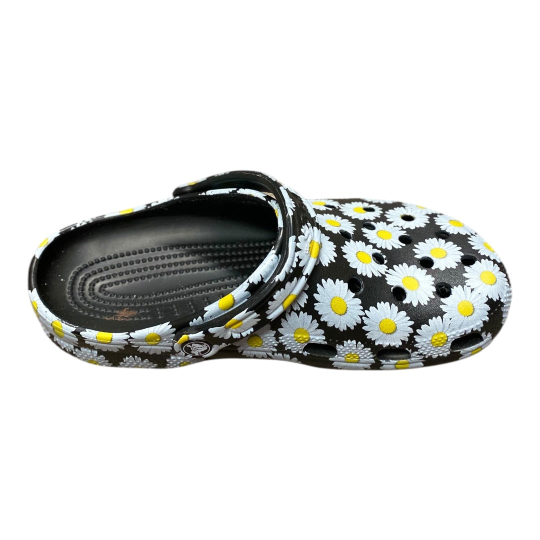 Shoes Flats By Crocs In Floral Print, Size: 10