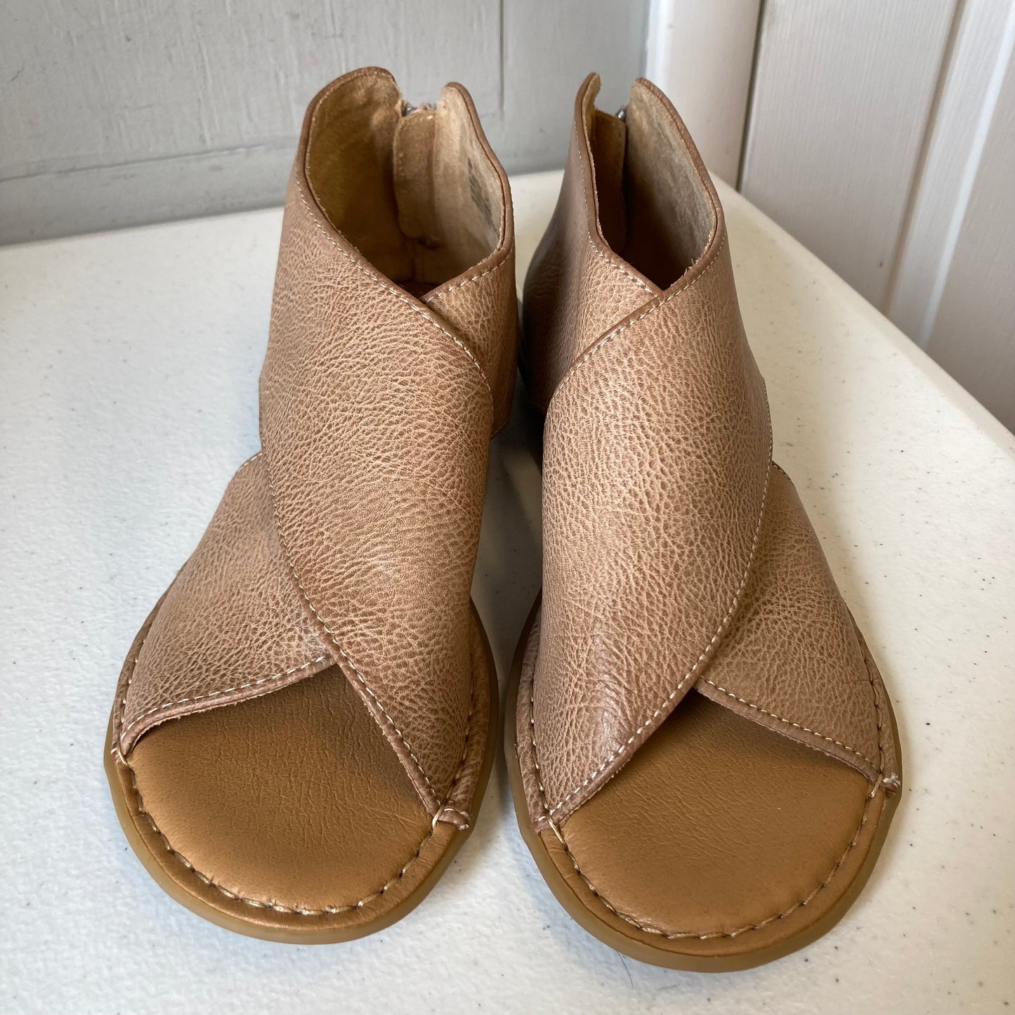 Sandals Flats By Boc In Tan, Size:8
