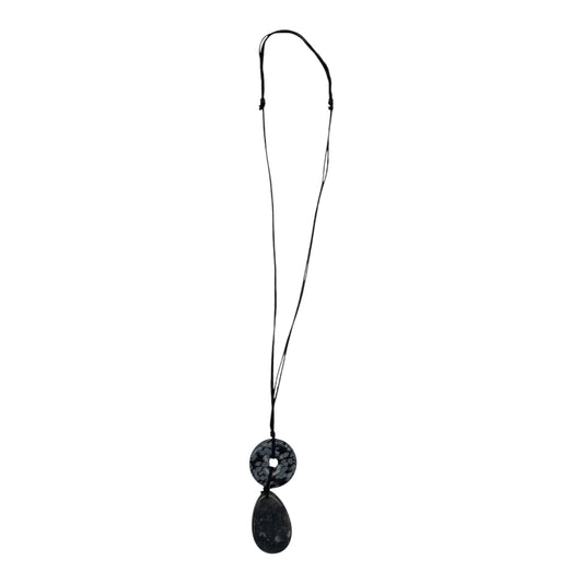 Necklace Charm By Clothes Mentor In Black & Grey