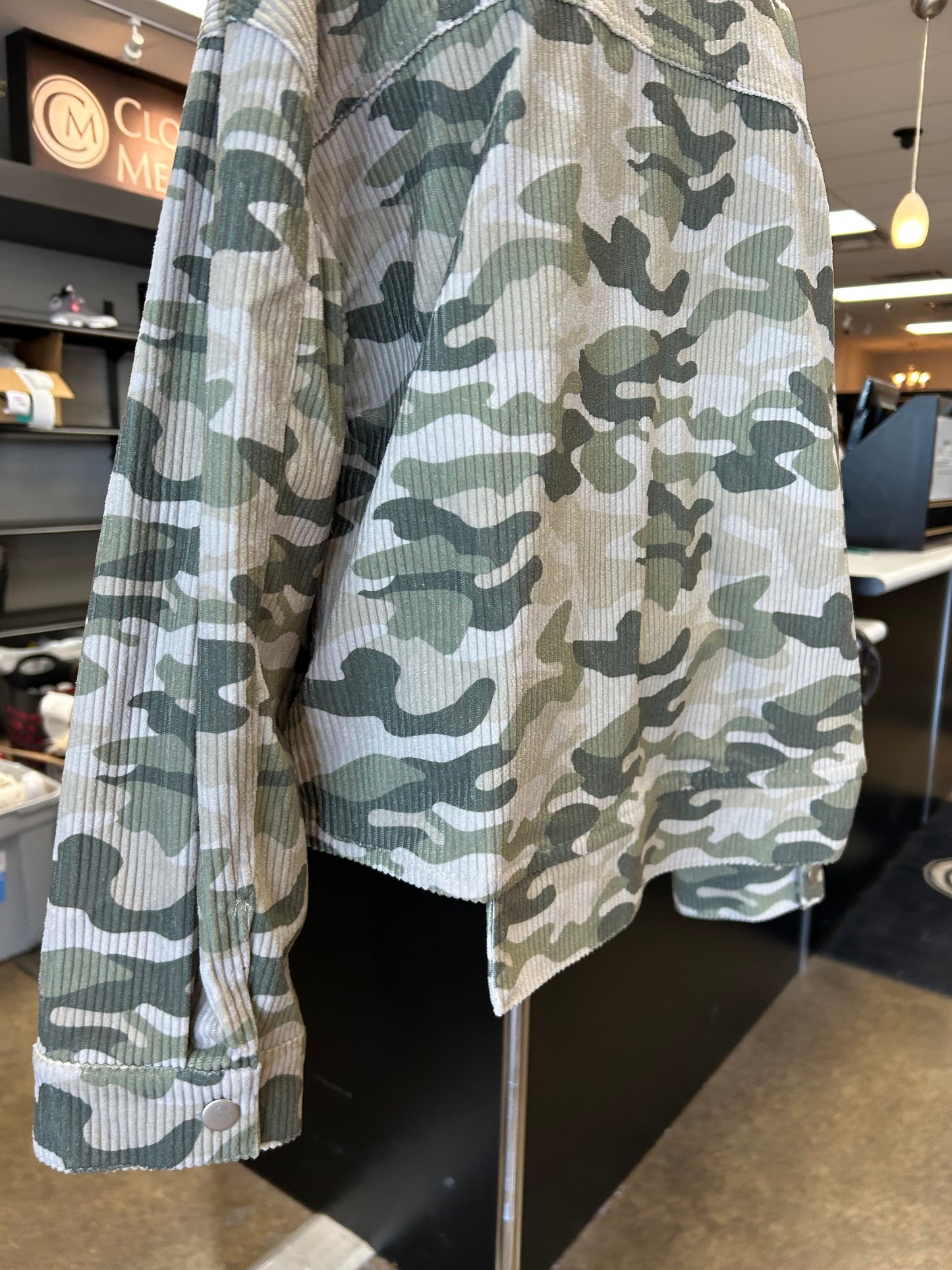 Jacket Shirt By Savanna Jane In Camouflage Print, Size:L
