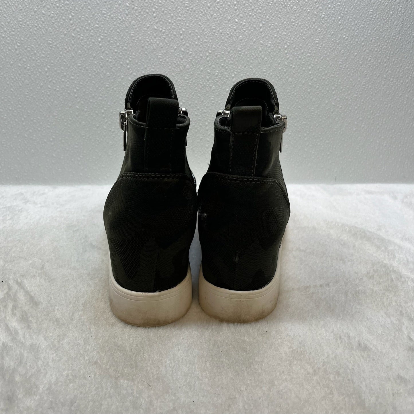 Shoes Sneakers By Steve Madden  Size: 9.5