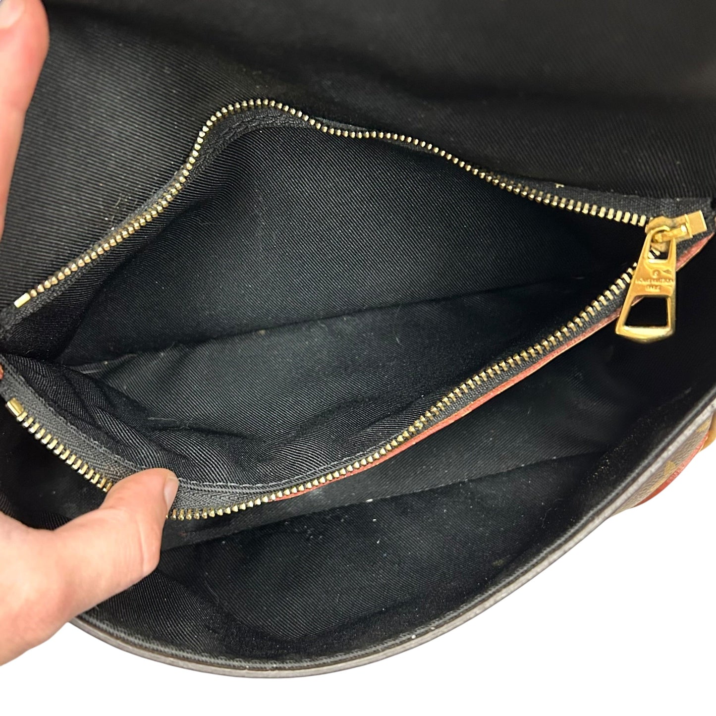 Crossbody Luxury Designer By Louis Vuitton, Size: Small