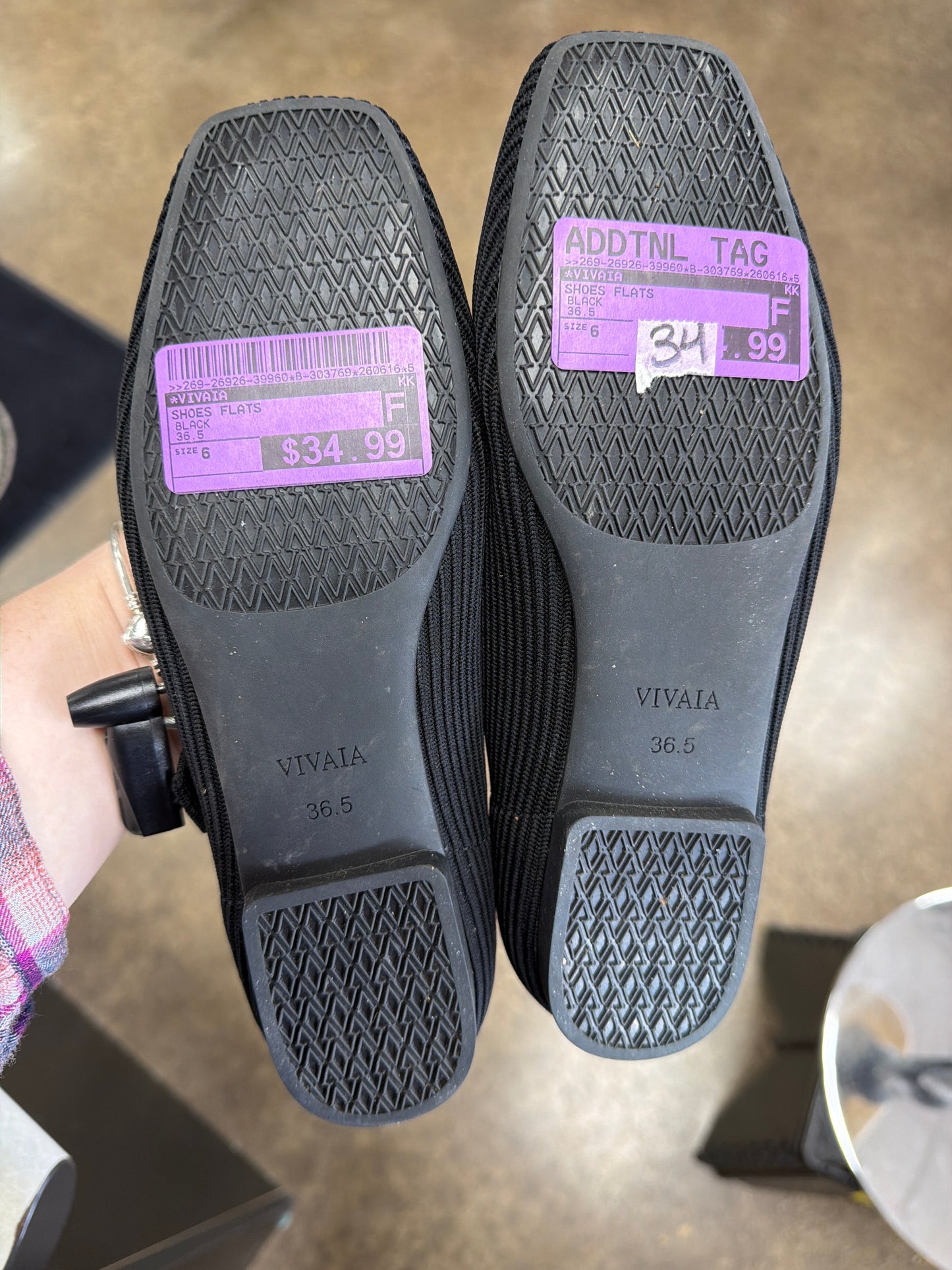 Shoes Flats By Vivaia In Black, Size:6