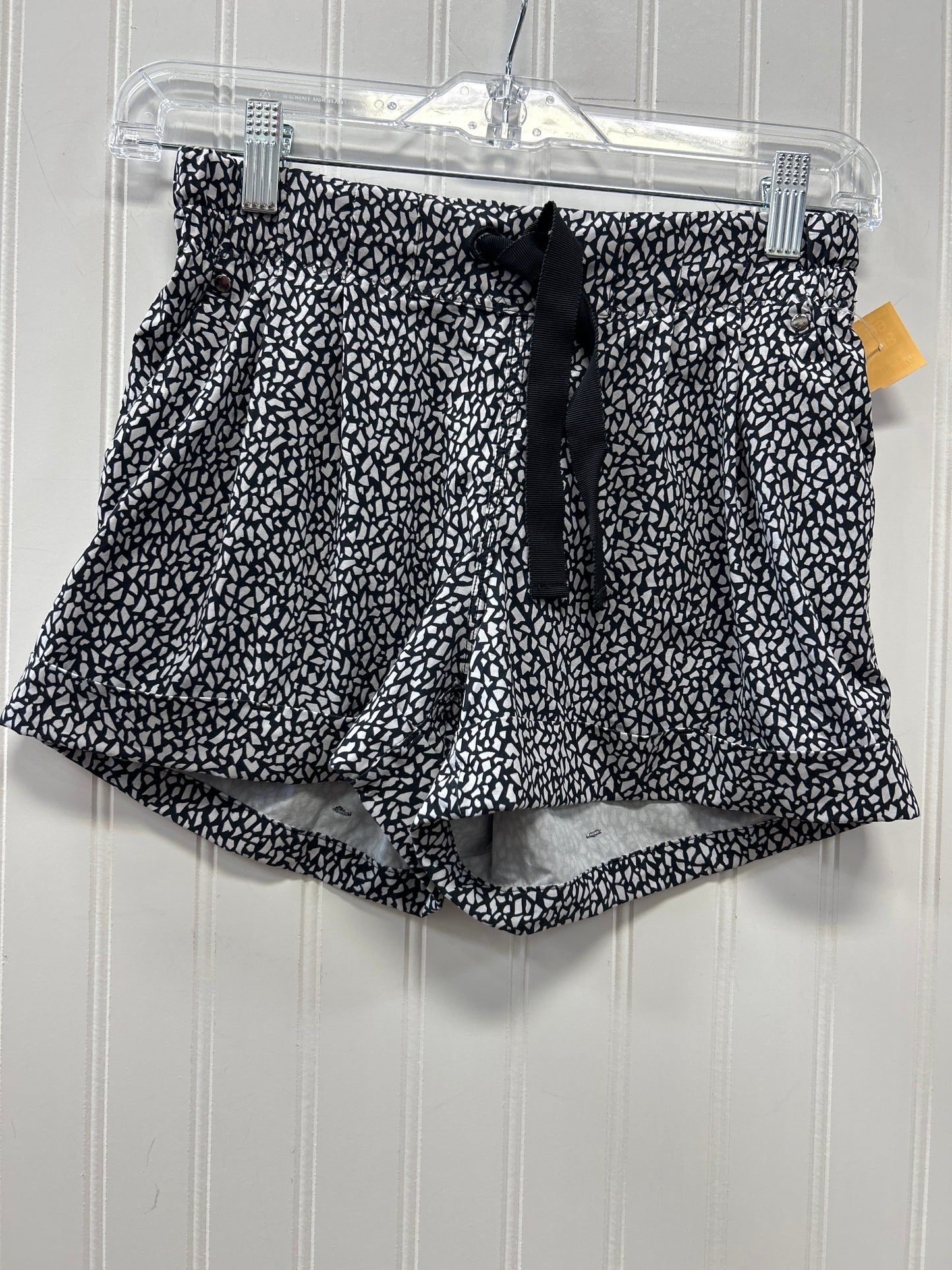 Athletic Shorts By Lululemon In Black & White, Size:4