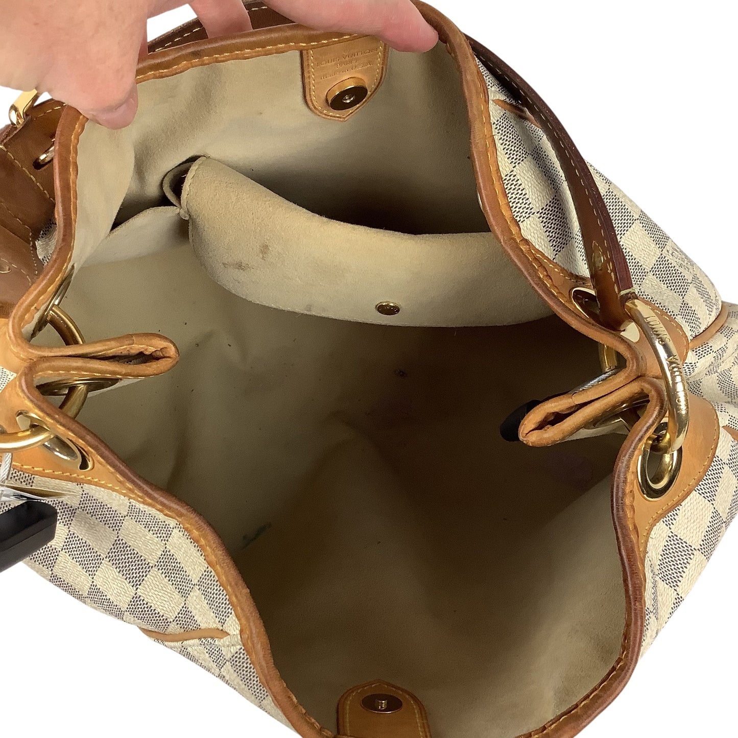 Handbag Luxury Designer By Louis Vuitton, Size: Medium
