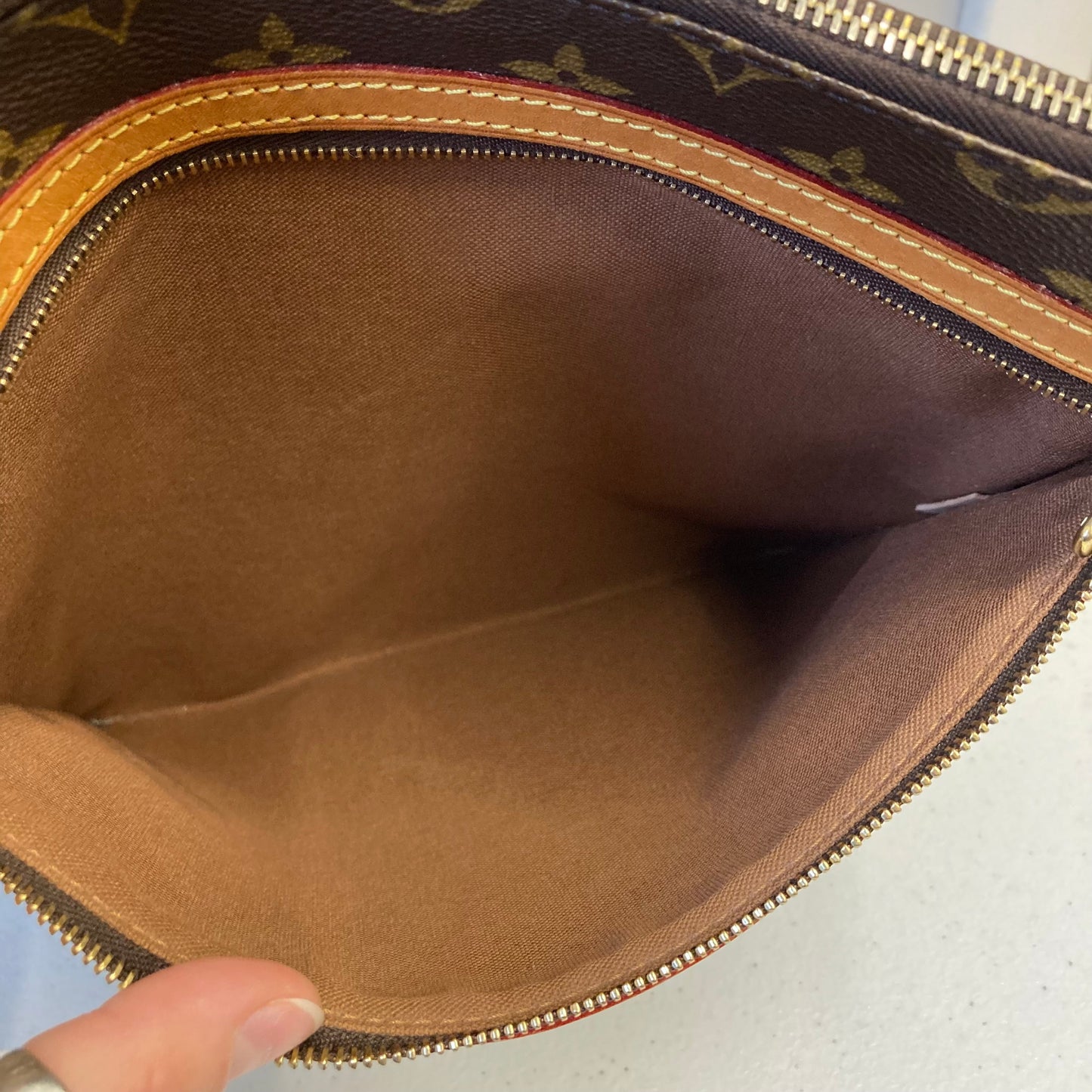 Crossbody Luxury Designer By Louis Vuitton In Brown & Cream, Size:Medium