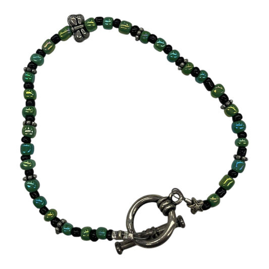 Bracelet Beaded By Clothes Mentor In Black & Green