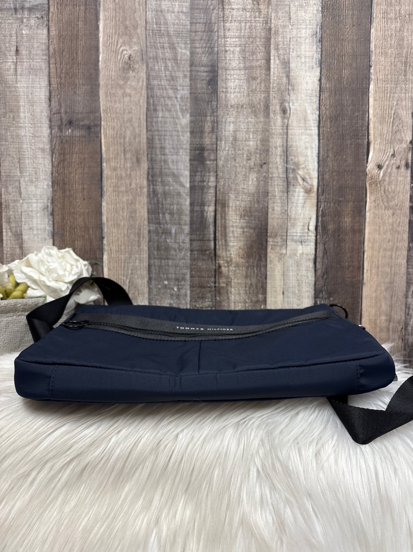 Laptop Bag By Tommy Hilfiger, Size: Medium