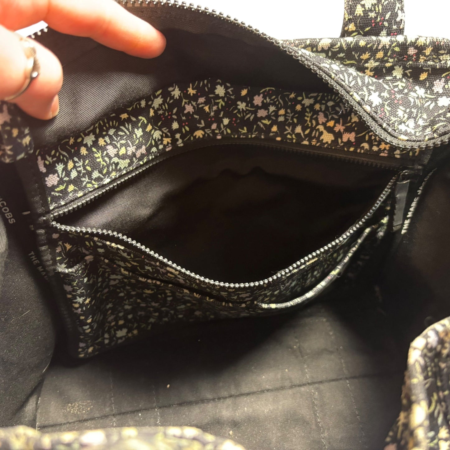 Tote Luxury Designer By Marc Jacobs, Size: Medium