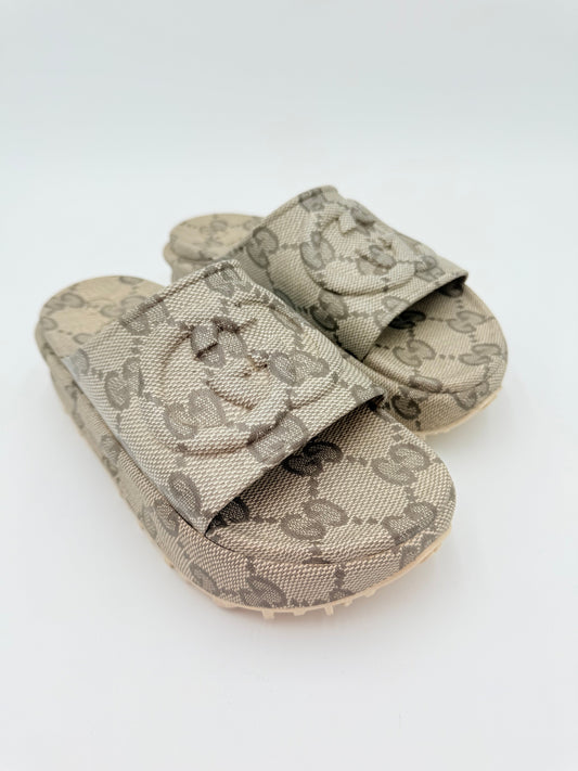 Sandals Luxury Designer By Gucci In Tan, Size:7